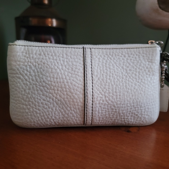 Coach White Pebbled Leather Wristlet Y2K Bag - Picture 3 of 14